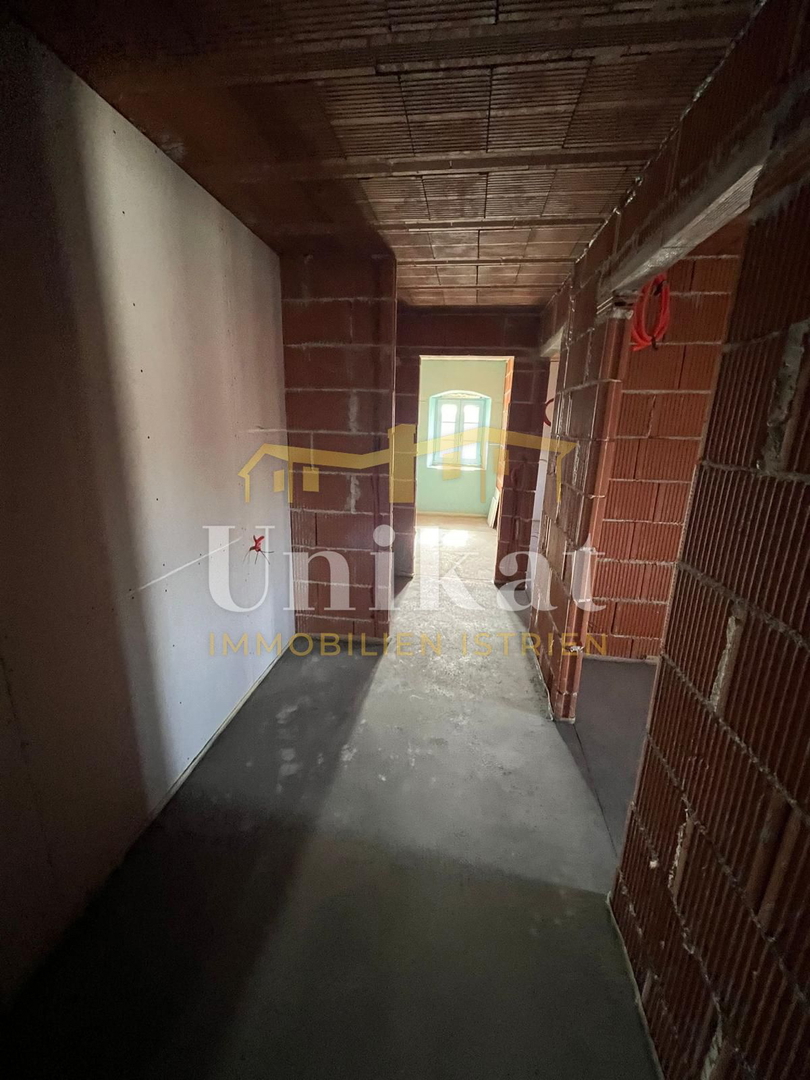 Casa in pietra vicino a Višnjan da completare